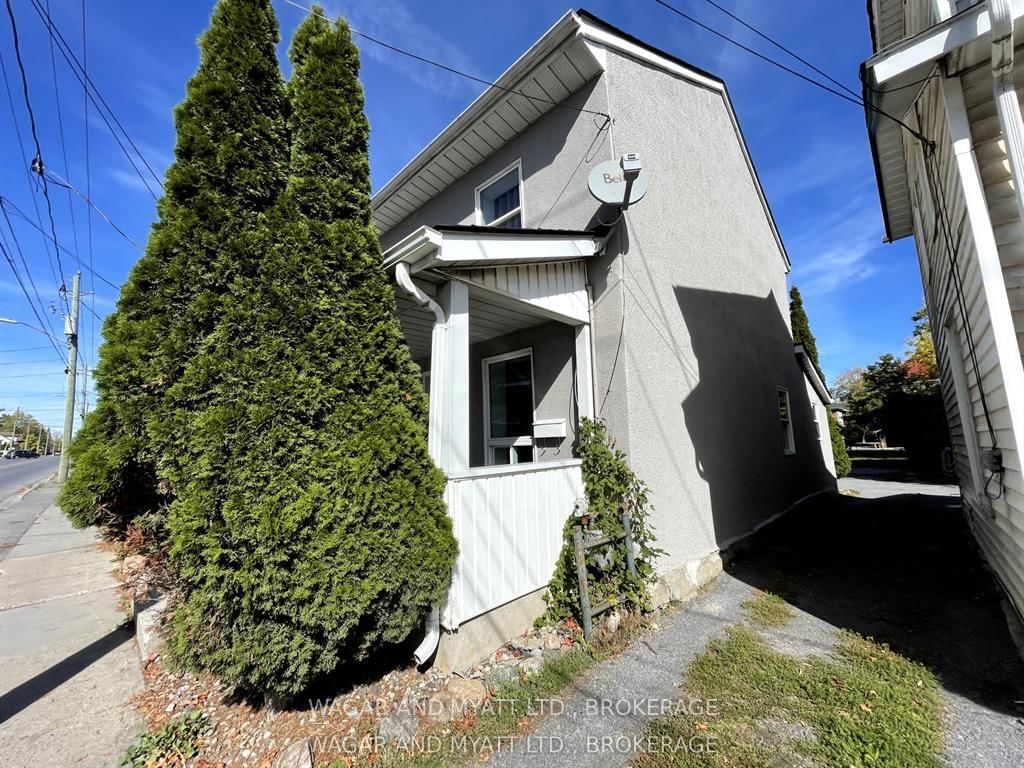 157-159 Centre Street N - Photo 3