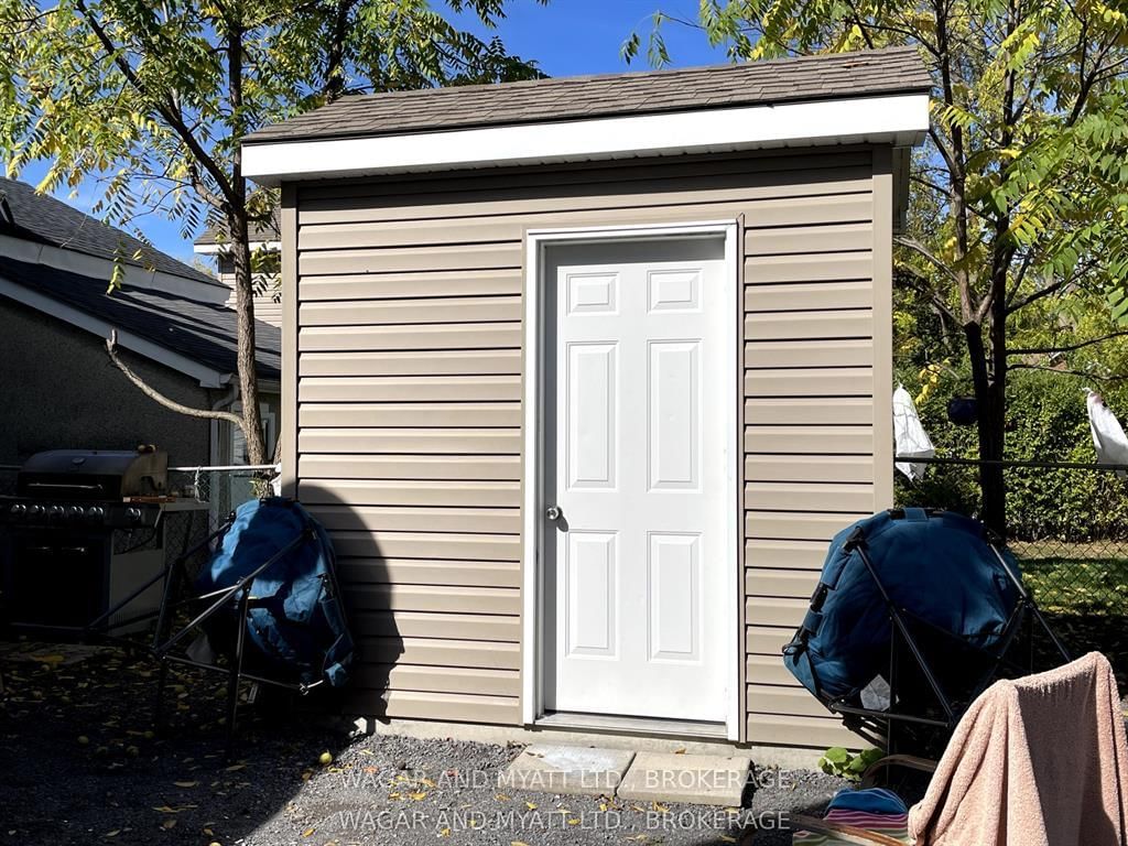 157-159 Centre Street N - Photo 7