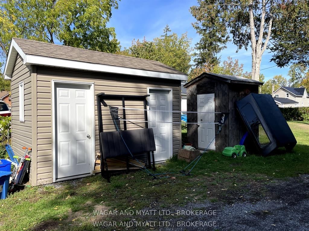 157-159 Centre Street N - Photo 8