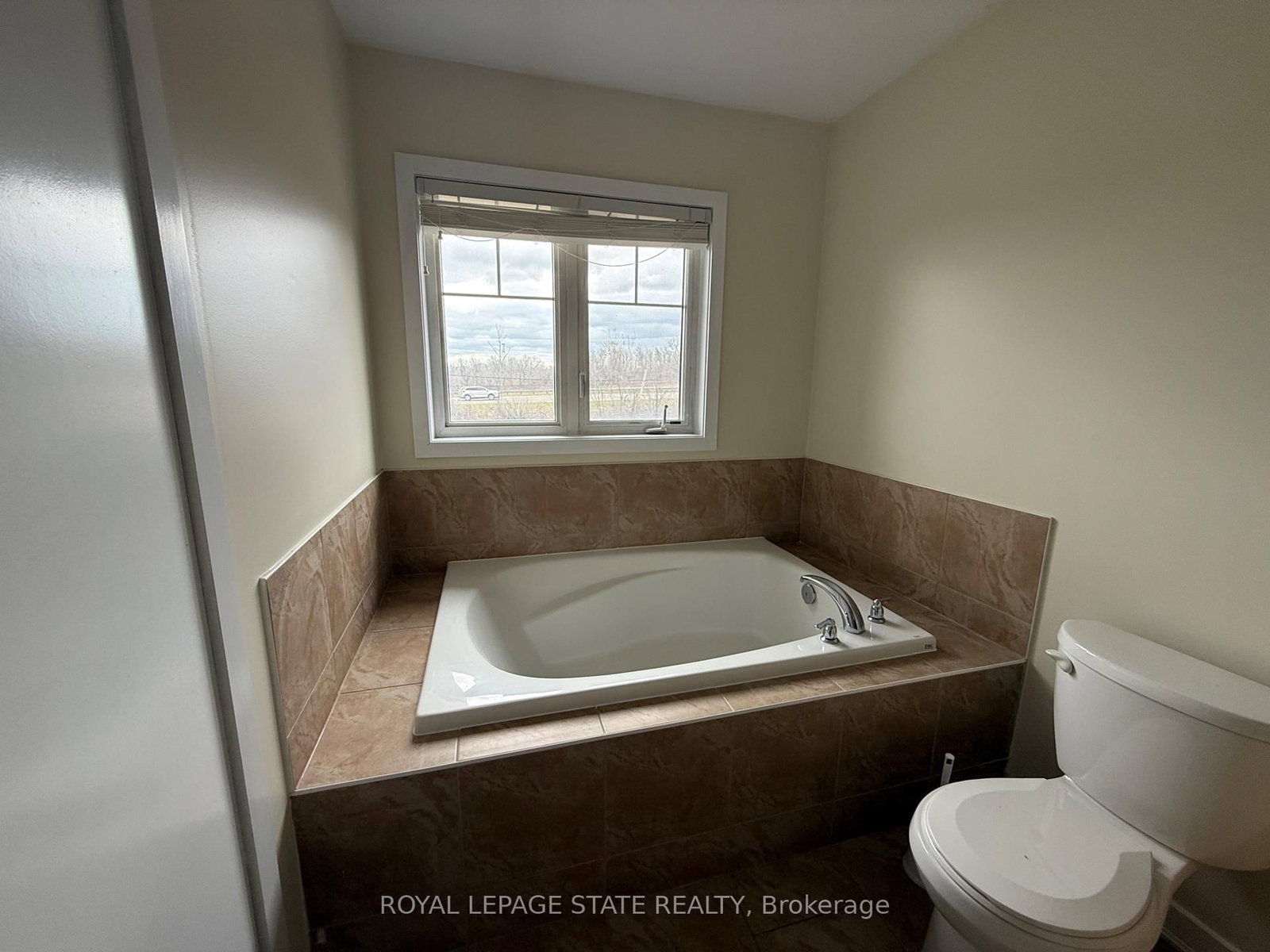 148 Crafter Crescent, Unit Upper - Photo 17