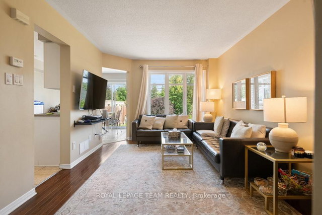 243 ROYAL GALA Private