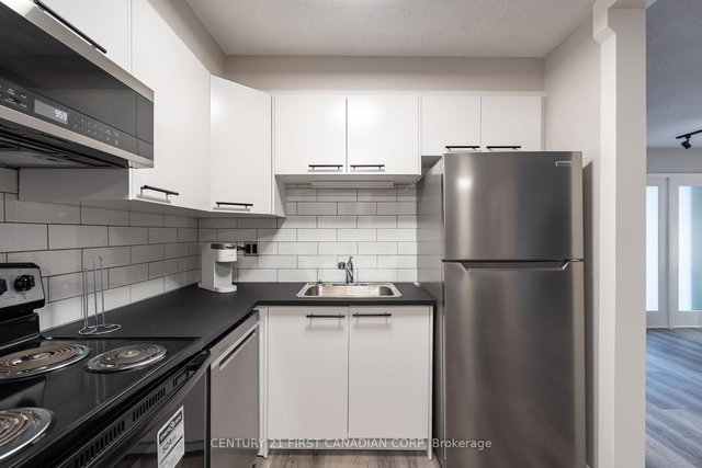 1604 - 695 Richmond Street