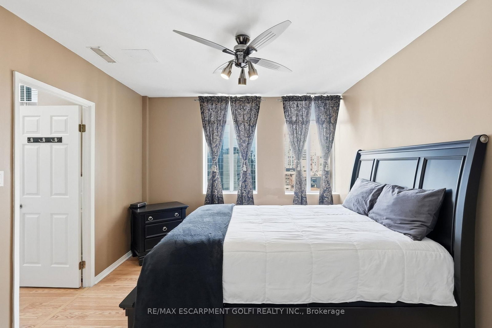 Condo for sale at 902-36 James Street, Hamilton, Ontario, L8P 4W4 - Central - MLS: X12953332