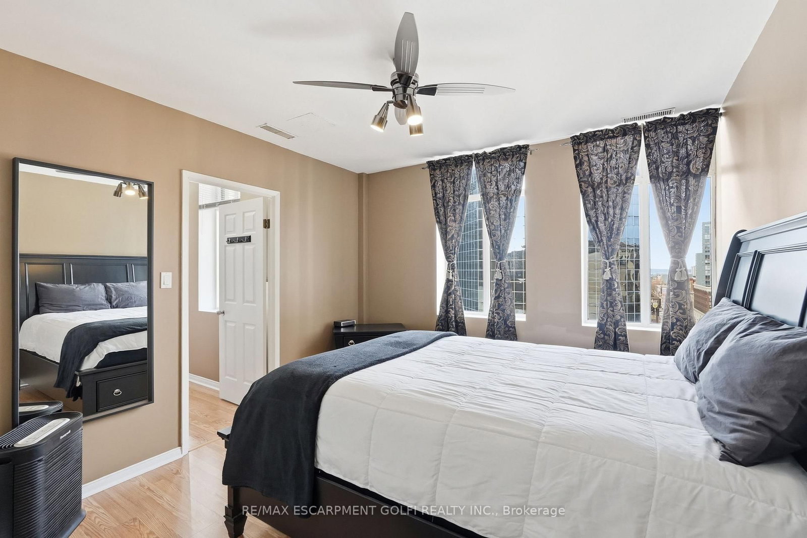 Condo for sale at 902-36 James Street, Hamilton, Ontario, L8P 4W4 - Central - MLS: X12953332