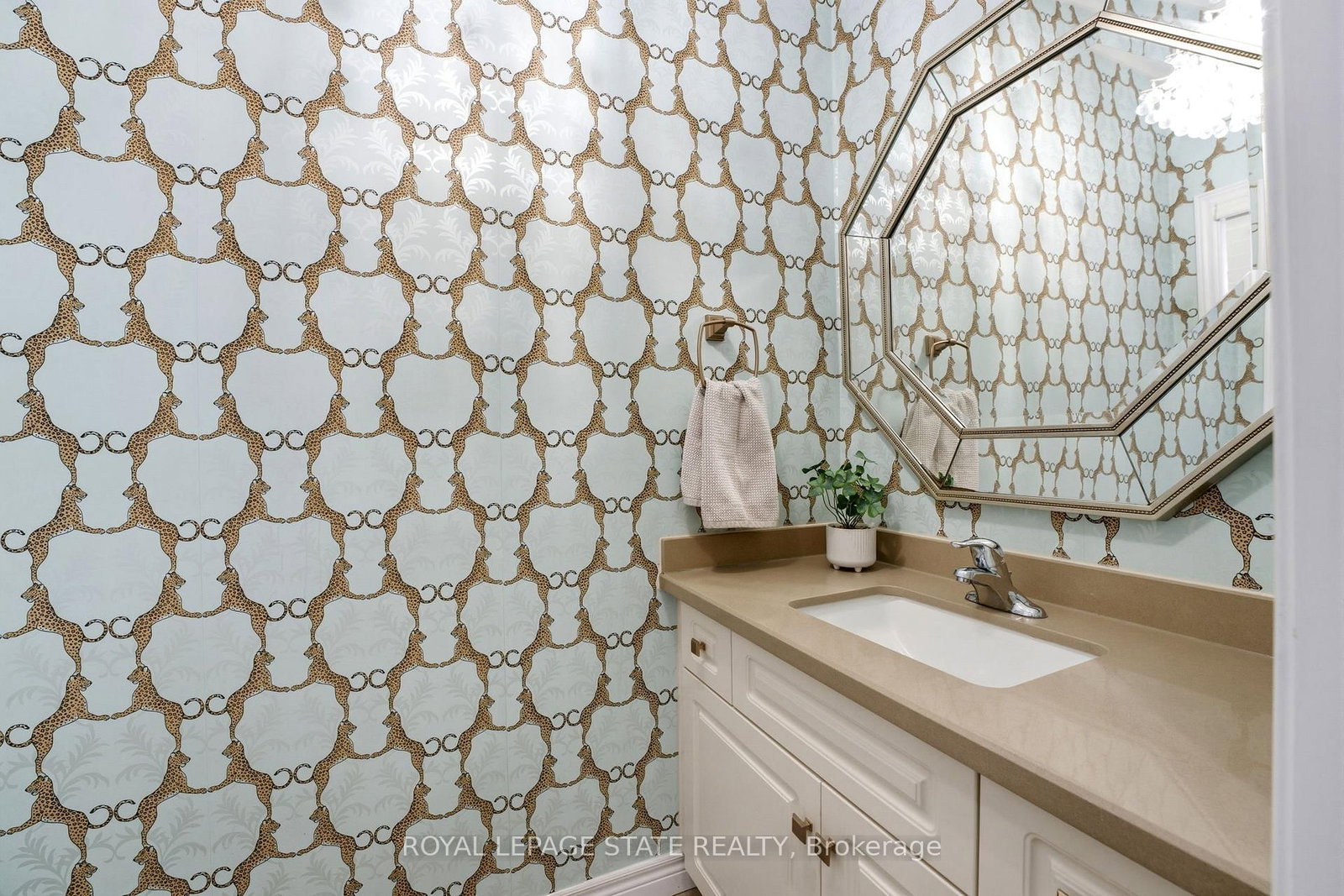 Detached House for sale at 23 Garinger Crescent, Hamilton, Ontario, L0R 1C0 - Binbrook - MLS: X12953380