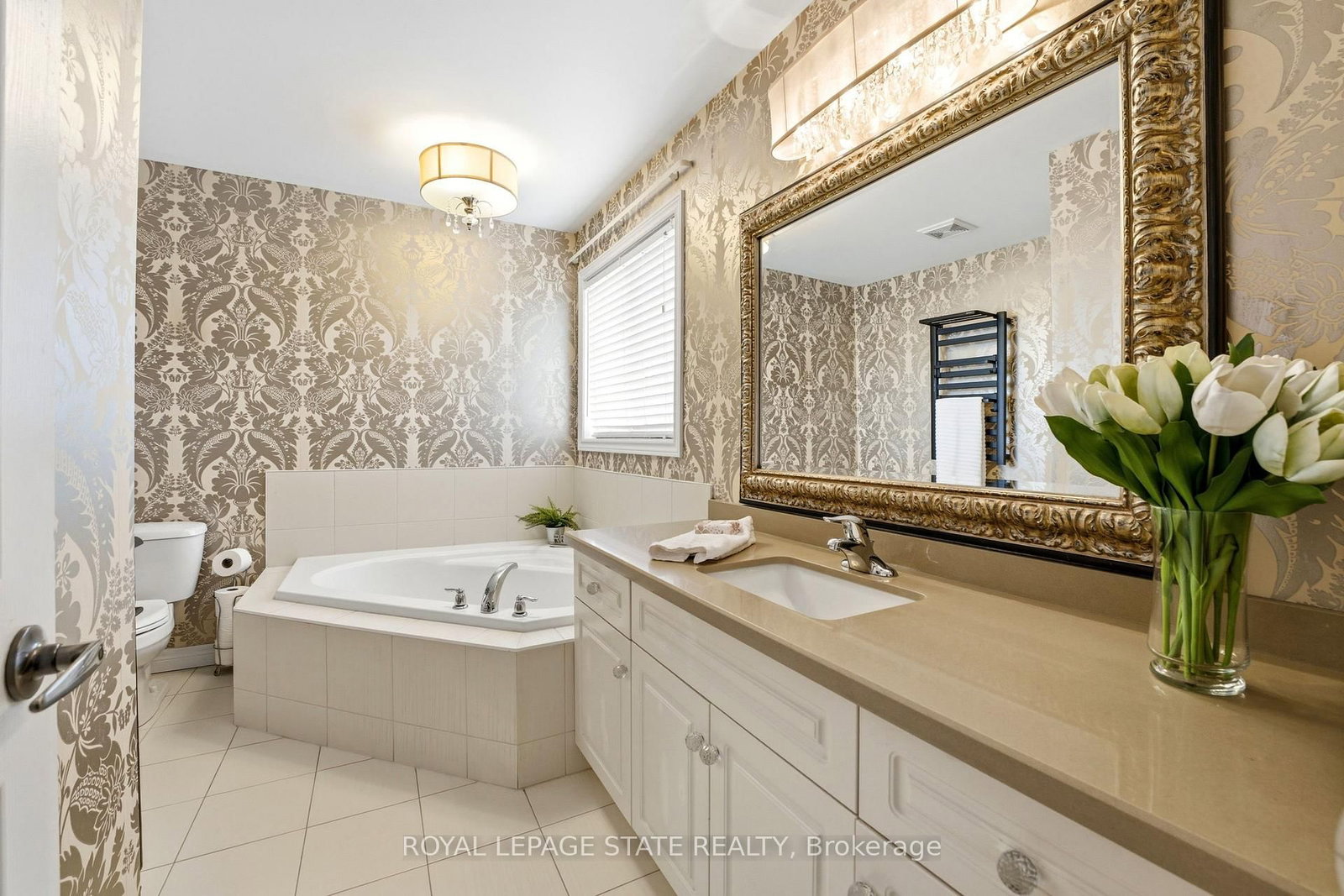 Detached House for sale at 23 Garinger Crescent, Hamilton, Ontario, L0R 1C0 - Binbrook - MLS: X12953380