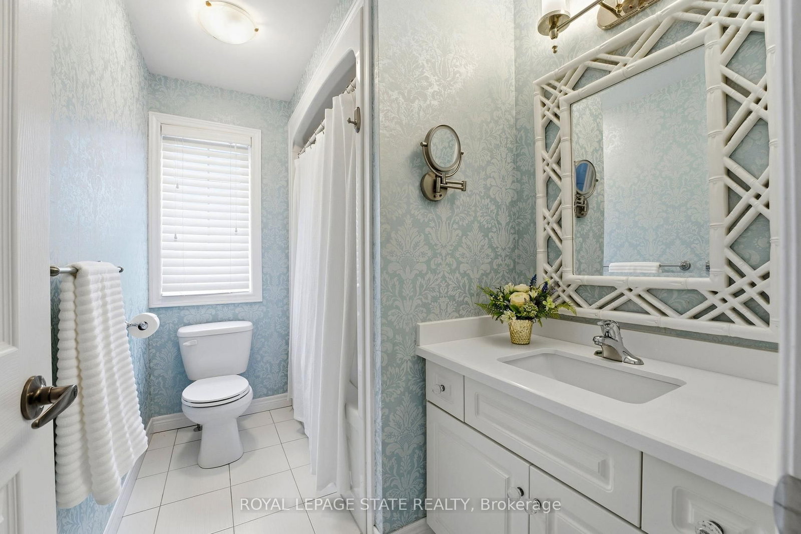 Detached House for sale at 23 Garinger Crescent, Hamilton, Ontario, L0R 1C0 - Binbrook - MLS: X12953380