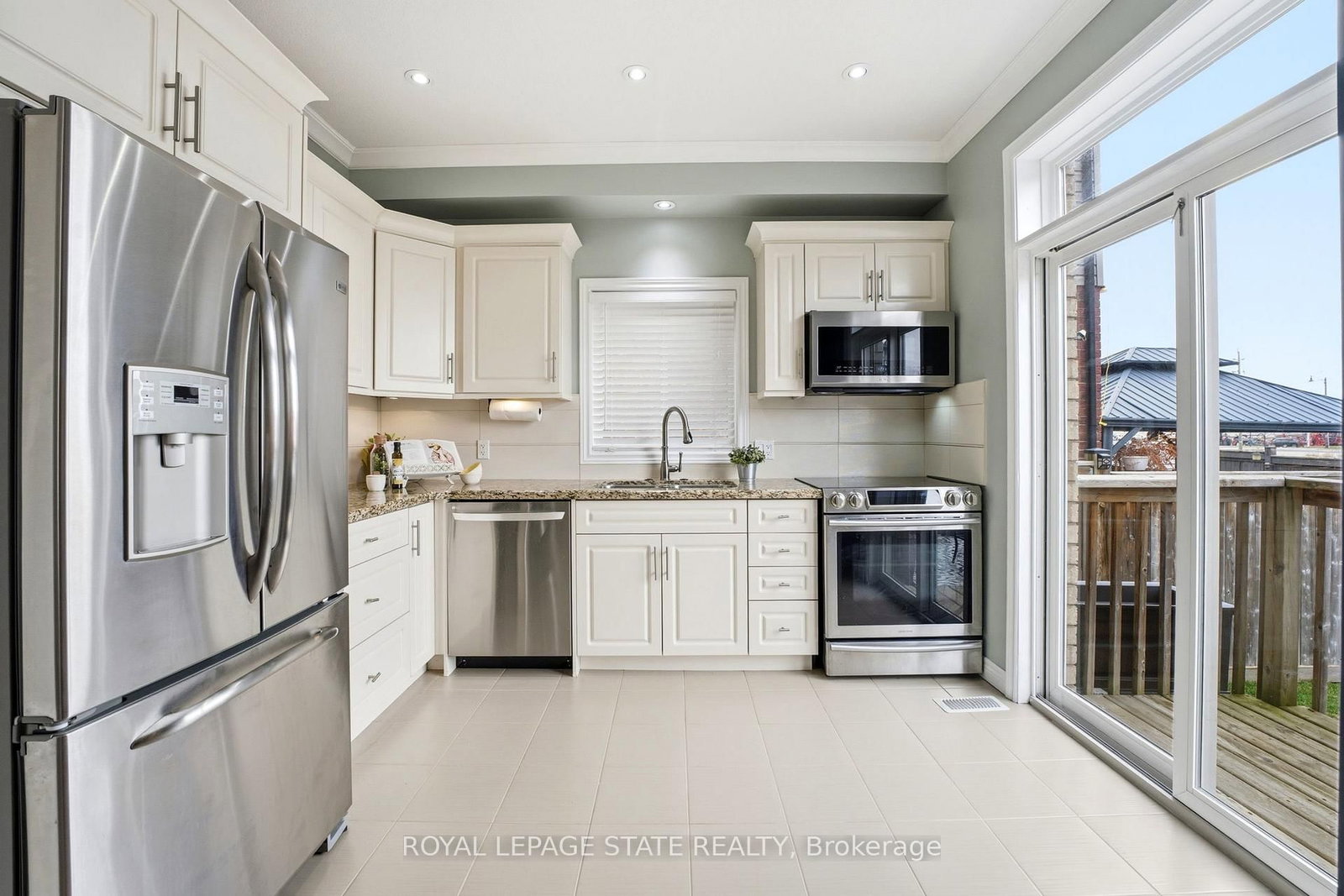 Detached House for sale at 23 Garinger Crescent, Hamilton, Ontario, L0R 1C0 - Binbrook - MLS: X12953380