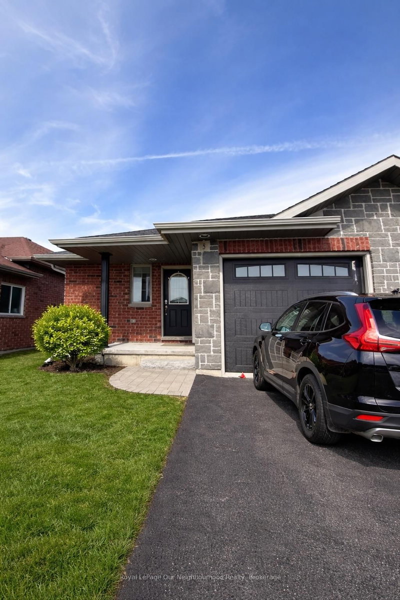 home for lease on 5 MCINTOSH Crescent W