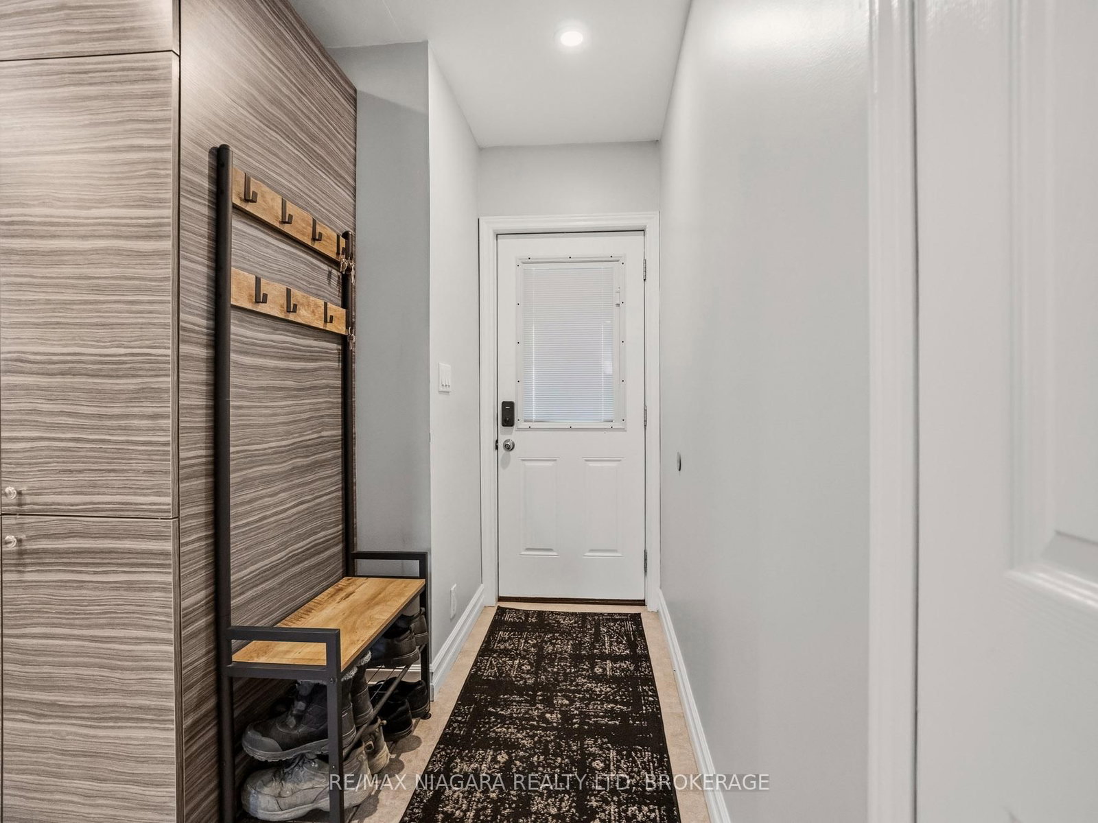 Detached House for sale at 198 Murray Street, Fort Erie, Ontario, L2A 2B6 - Central - MLS: X12953540