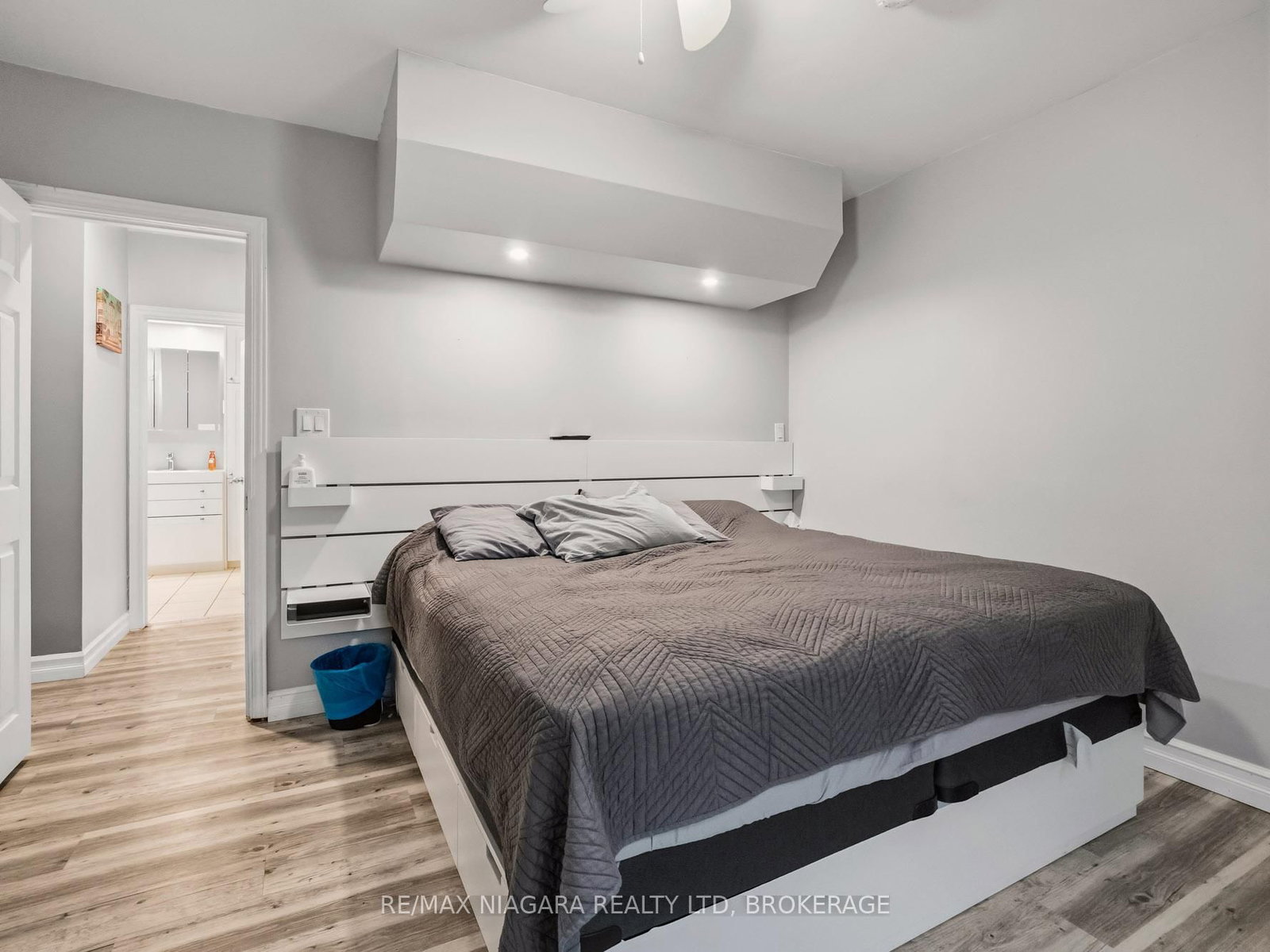 Detached House for sale at 198 Murray Street, Fort Erie, Ontario, L2A 2B6 - Central - MLS: X12953540