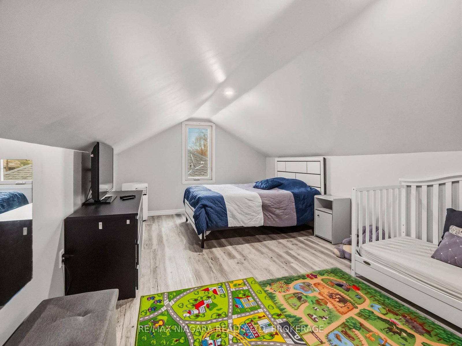 Detached House for sale at 198 Murray Street, Fort Erie, Ontario, L2A 2B6 - Central - MLS: X12953540