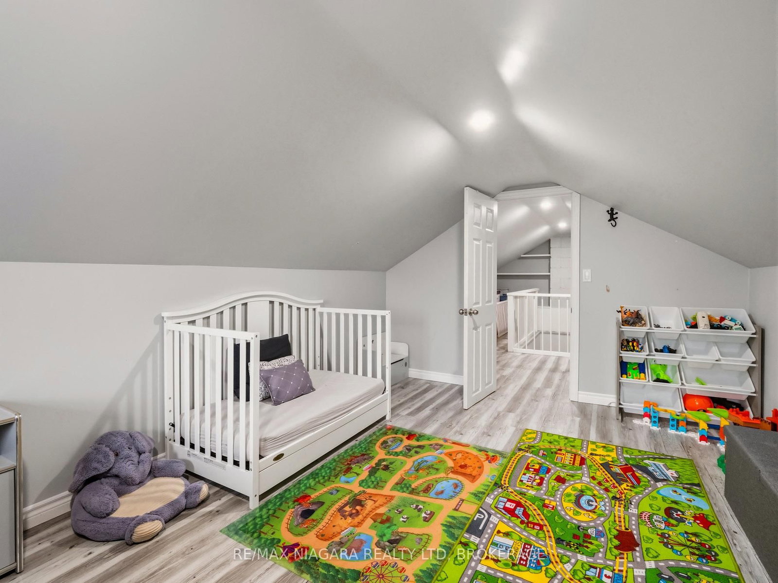 Detached House for sale at 198 Murray Street, Fort Erie, Ontario, L2A 2B6 - Central - MLS: X12953540