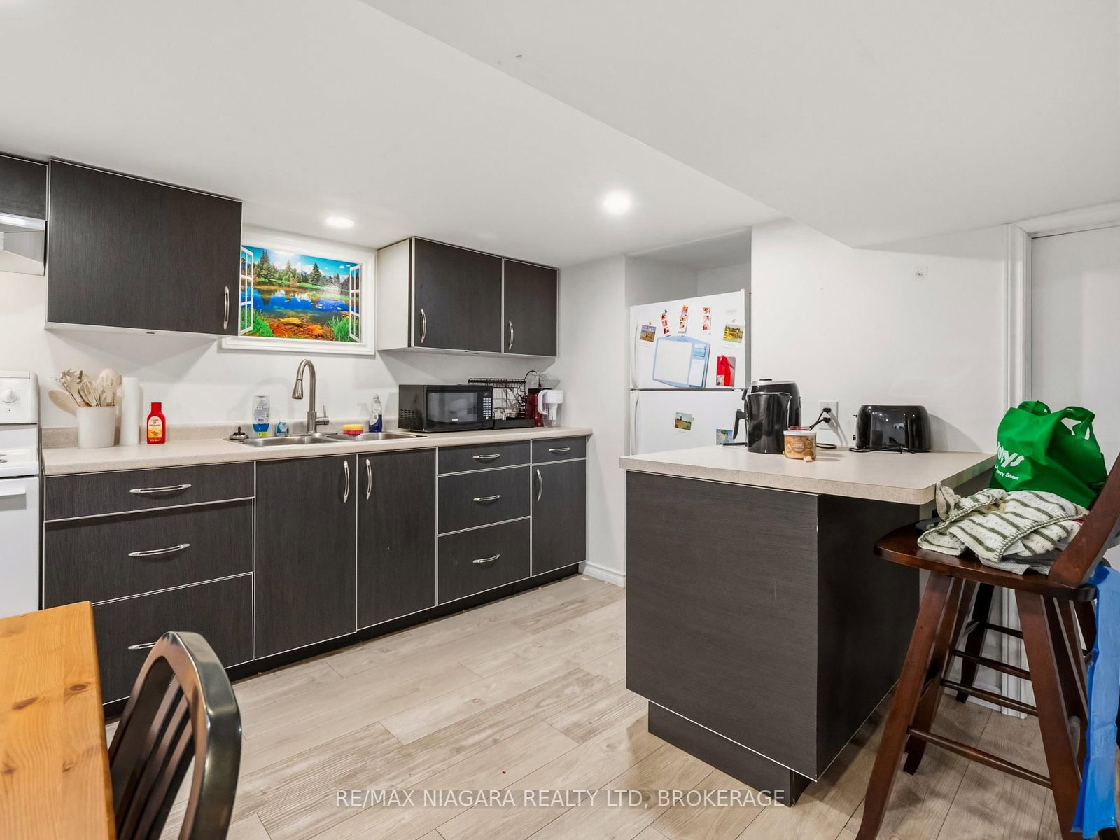 Detached House for sale at 198 Murray Street, Fort Erie, Ontario, L2A 2B6 - Central - MLS: X12953540