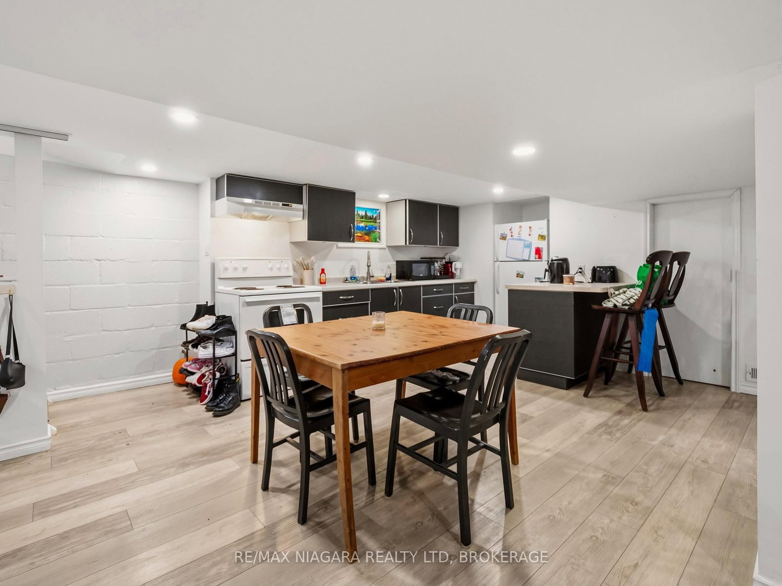 Detached House for sale at 198 Murray Street, Fort Erie, Ontario, L2A 2B6 - Central - MLS: X12953540