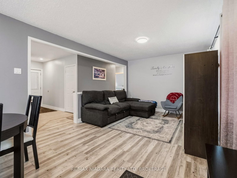 198 Murray St, Fort Erie, L2A 2B6 | Image 3