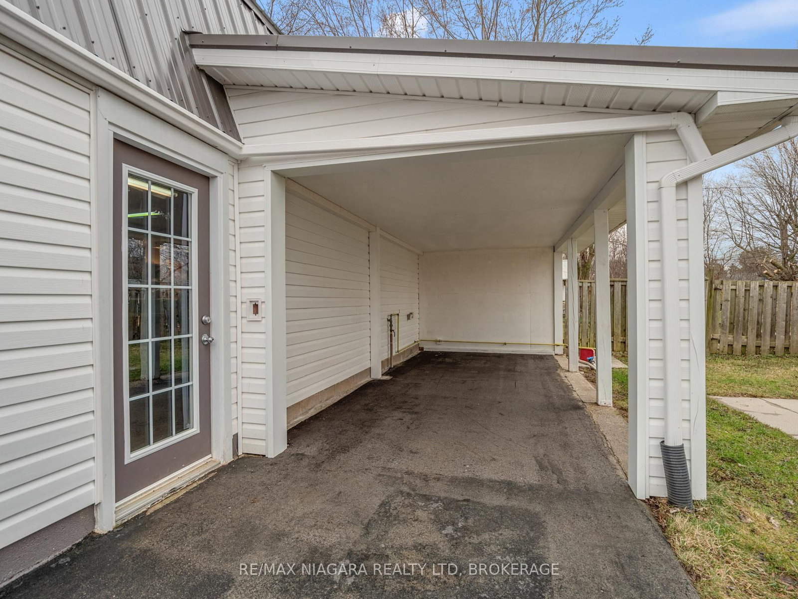 Detached House for sale at 198 Murray Street, Fort Erie, Ontario, L2A 2B6 - Central - MLS: X12953540