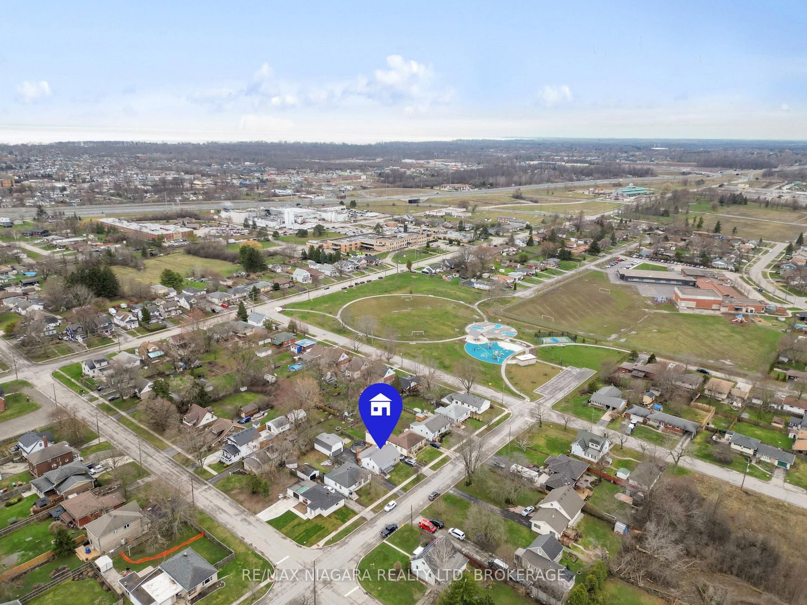 Detached House for sale at 198 Murray Street, Fort Erie, Ontario, L2A 2B6 - Central - MLS: X12953540