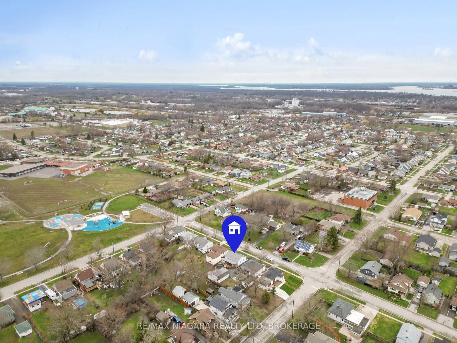 Detached House for sale at 198 Murray Street, Fort Erie, Ontario, L2A 2B6 - Central - MLS: X12953540