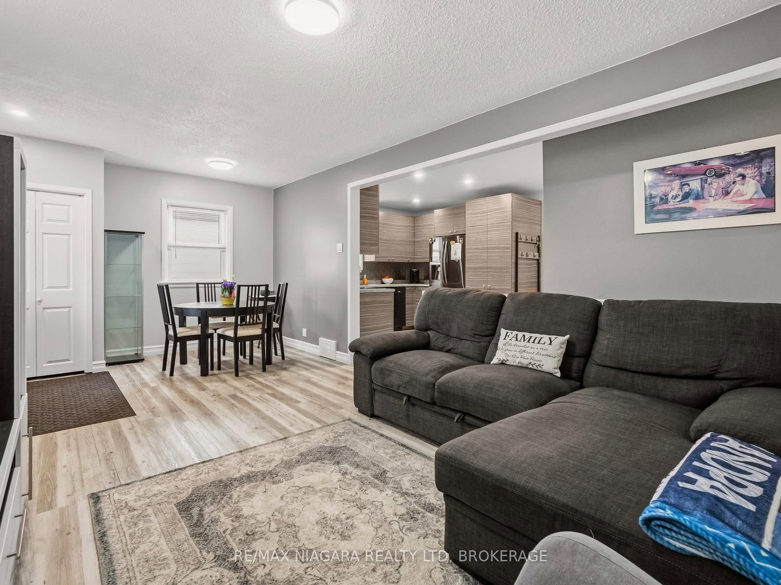 Detached House for sale at 198 Murray Street, Fort Erie, Ontario, L2A 2B6 - Central - MLS: X12953540