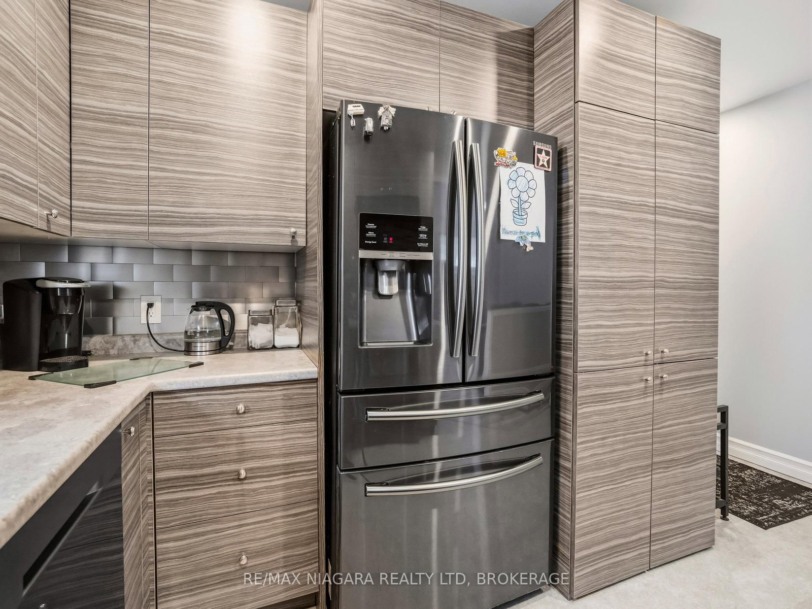 Detached House for sale at 198 Murray Street, Fort Erie, Ontario, L2A 2B6 - Central - MLS: X12953540