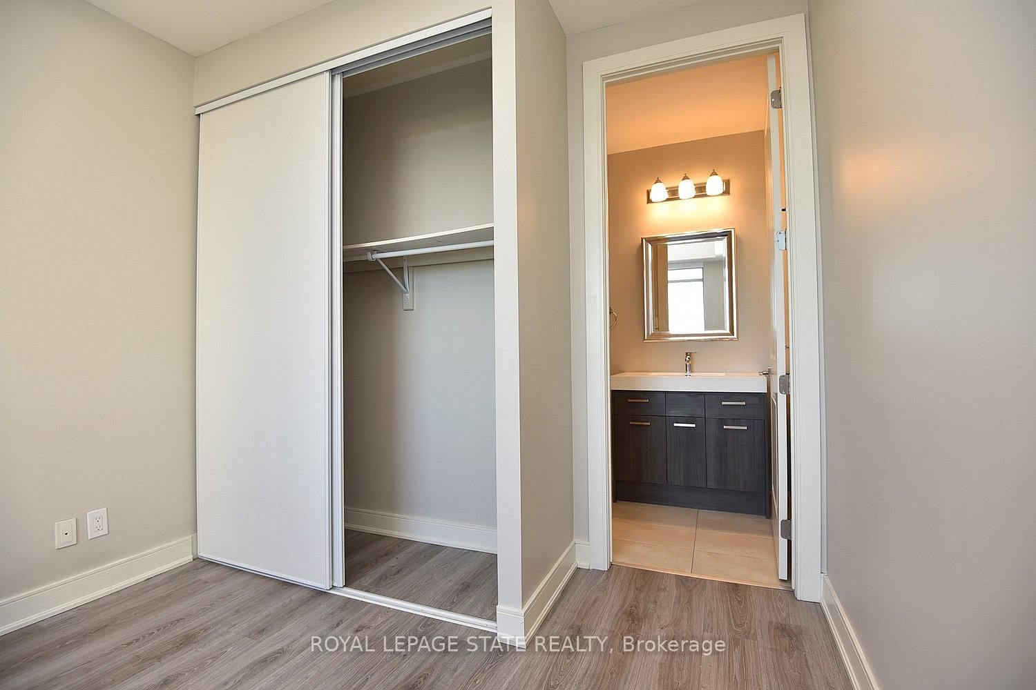 Condo for sale at 603-150 Main Street, Hamilton, Ontario, L8P 1H8 - Central - MLS: X12953674