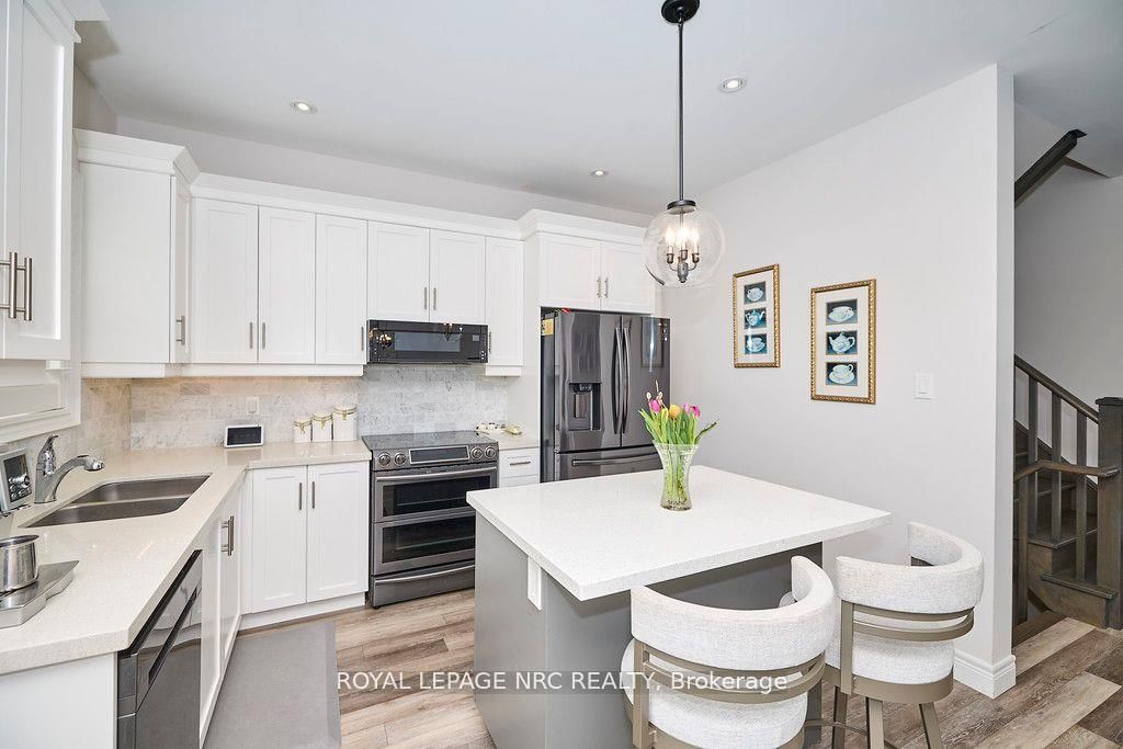 Detached House for sale at 3806 RYAN Avenue, Fort Erie, Ontario, L0S 1B0 - Crystal Beach - MLS: X12953720