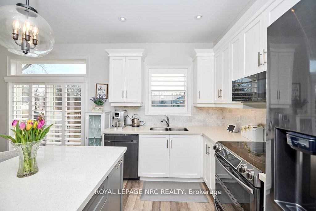 Detached House for sale at 3806 RYAN Avenue, Fort Erie, Ontario, L0S 1B0 - Crystal Beach - MLS: X12953720