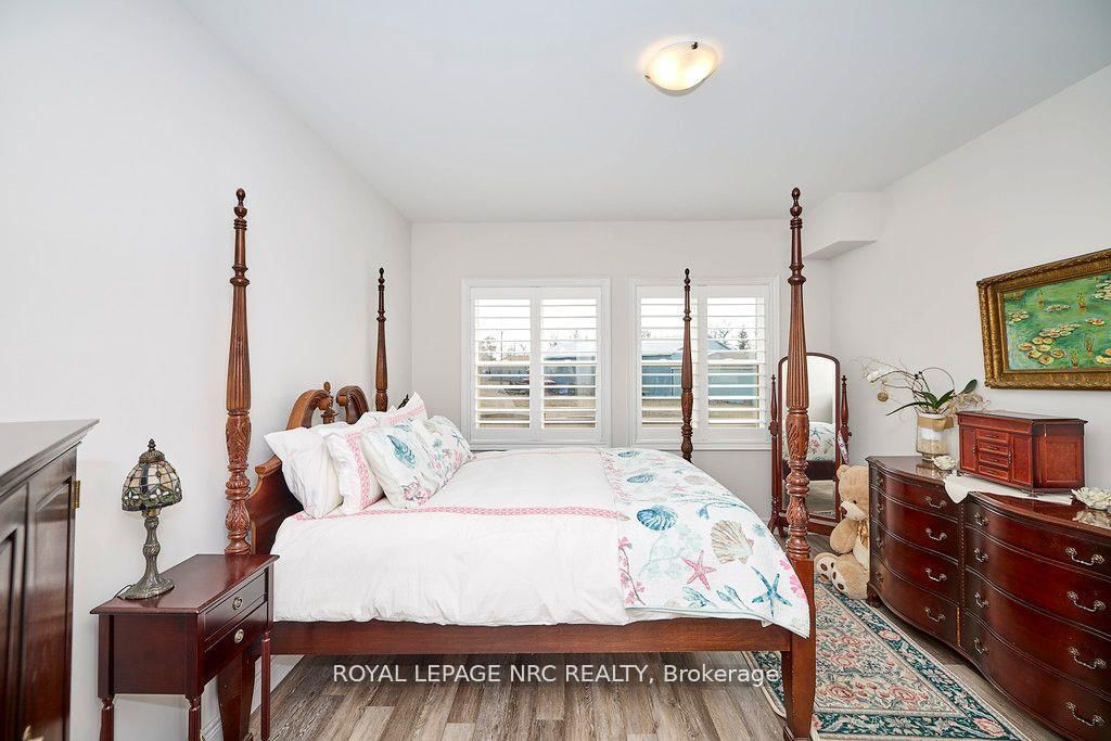 Detached House for sale at 3806 RYAN Avenue, Fort Erie, Ontario, L0S 1B0 - Crystal Beach - MLS: X12953720