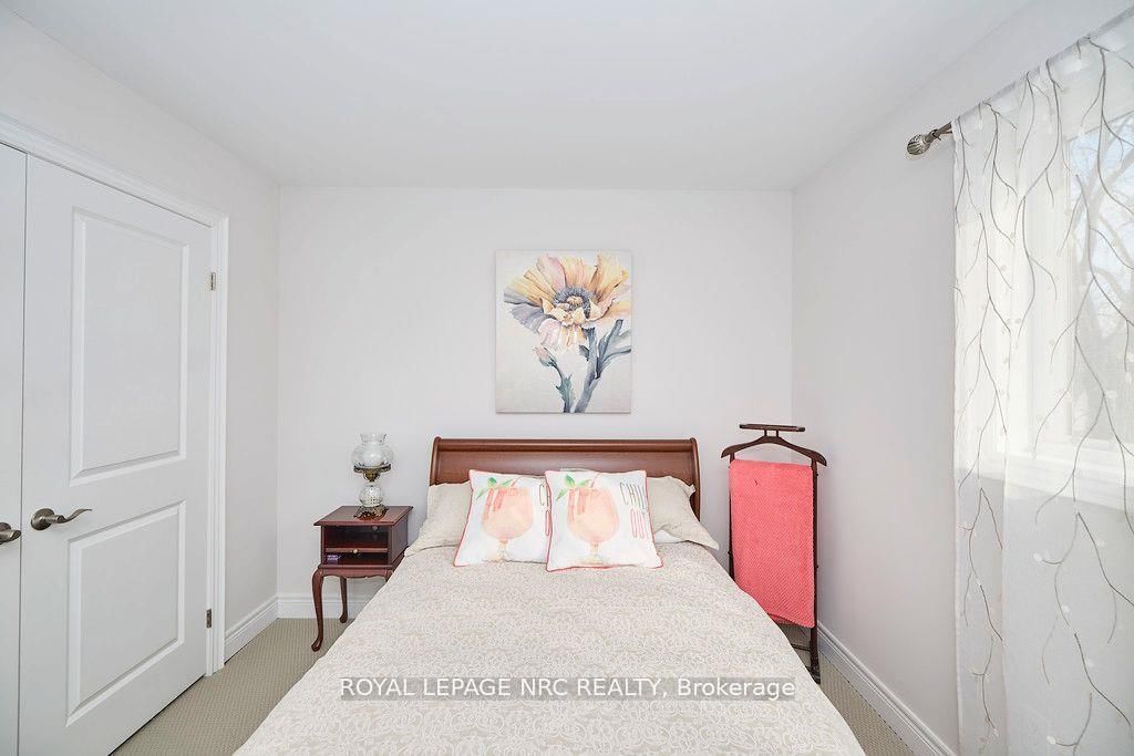 Detached House for sale at 3806 RYAN Avenue, Fort Erie, Ontario, L0S 1B0 - Crystal Beach - MLS: X12953720