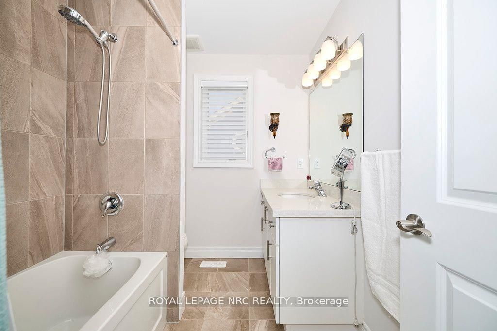 Detached House for sale at 3806 RYAN Avenue, Fort Erie, Ontario, L0S 1B0 - Crystal Beach - MLS: X12953720