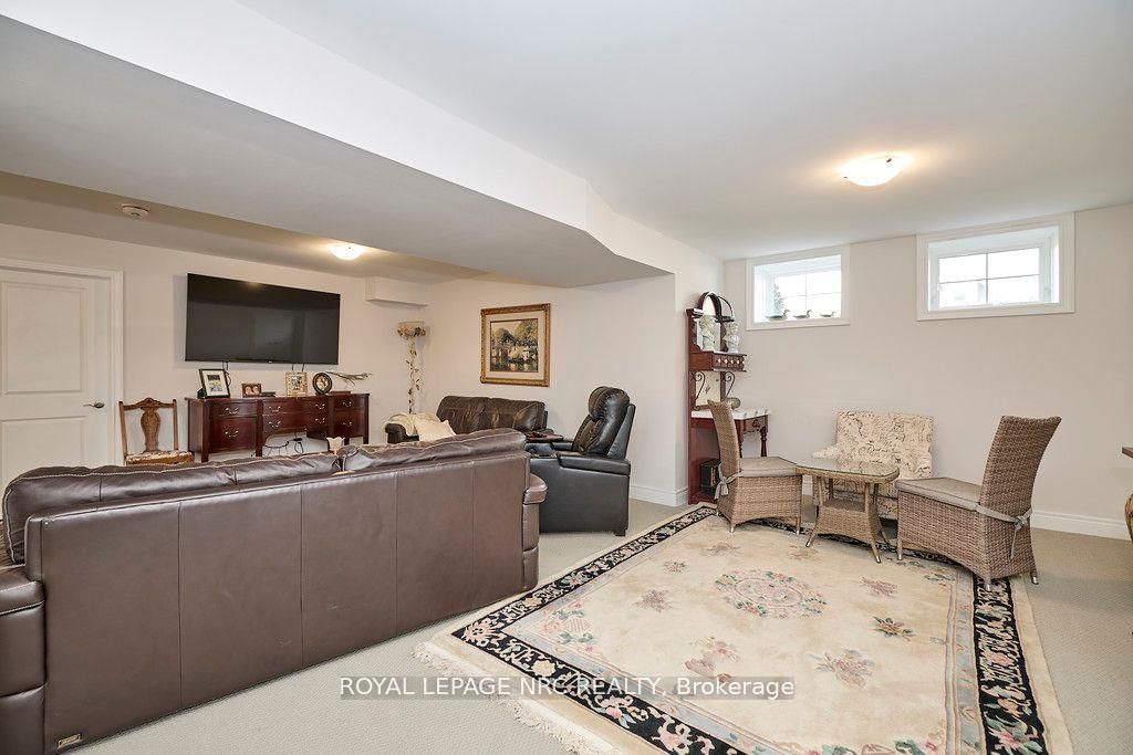 Detached House for sale at 3806 RYAN Avenue, Fort Erie, Ontario, L0S 1B0 - Crystal Beach - MLS: X12953720