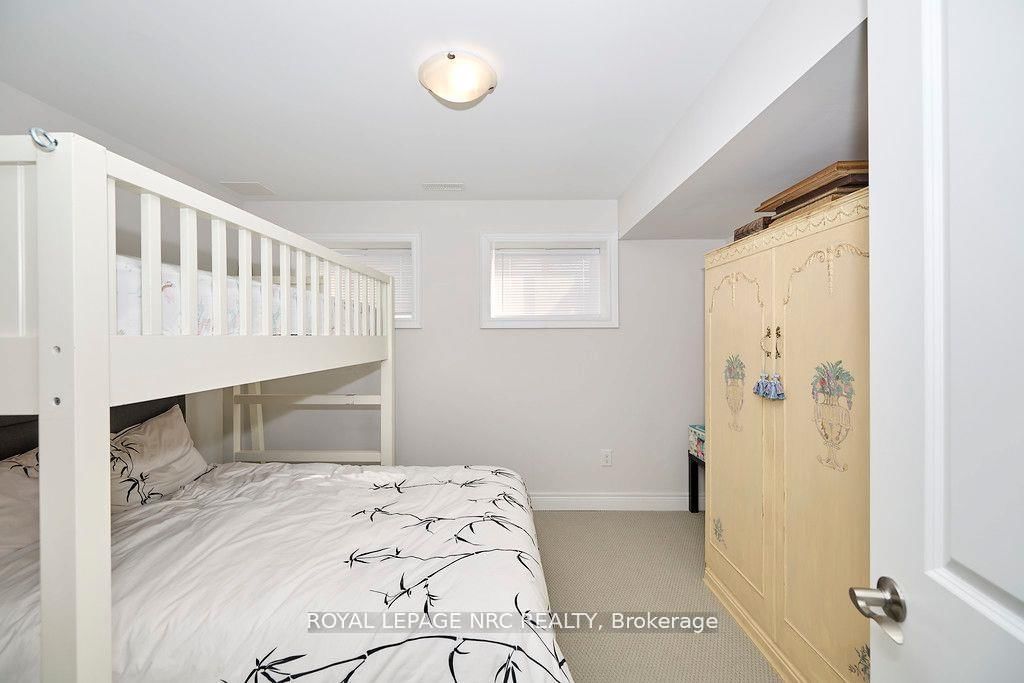 Detached House for sale at 3806 RYAN Avenue, Fort Erie, Ontario, L0S 1B0 - Crystal Beach - MLS: X12953720