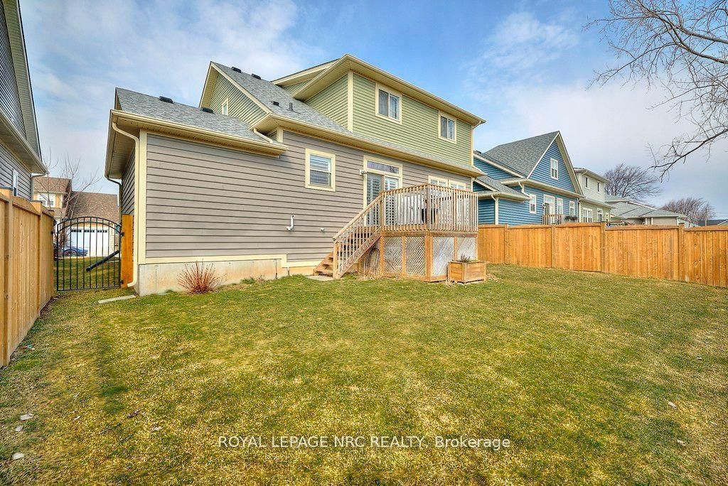 Detached House for sale at 3806 RYAN Avenue, Fort Erie, Ontario, L0S 1B0 - Crystal Beach - MLS: X12953720