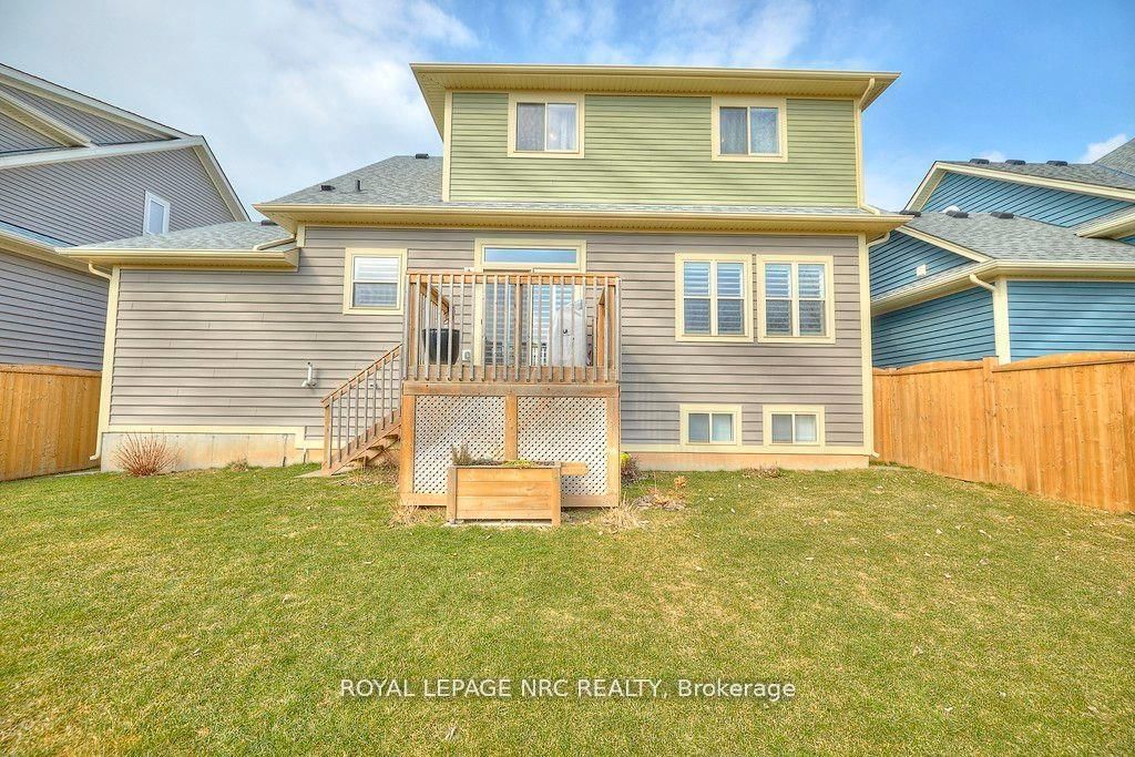 Detached House for sale at 3806 RYAN Avenue, Fort Erie, Ontario, L0S 1B0 - Crystal Beach - MLS: X12953720