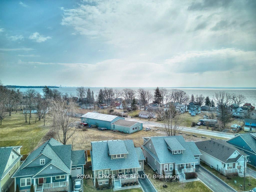 Detached House for sale at 3806 RYAN Avenue, Fort Erie, Ontario, L0S 1B0 - Crystal Beach - MLS: X12953720