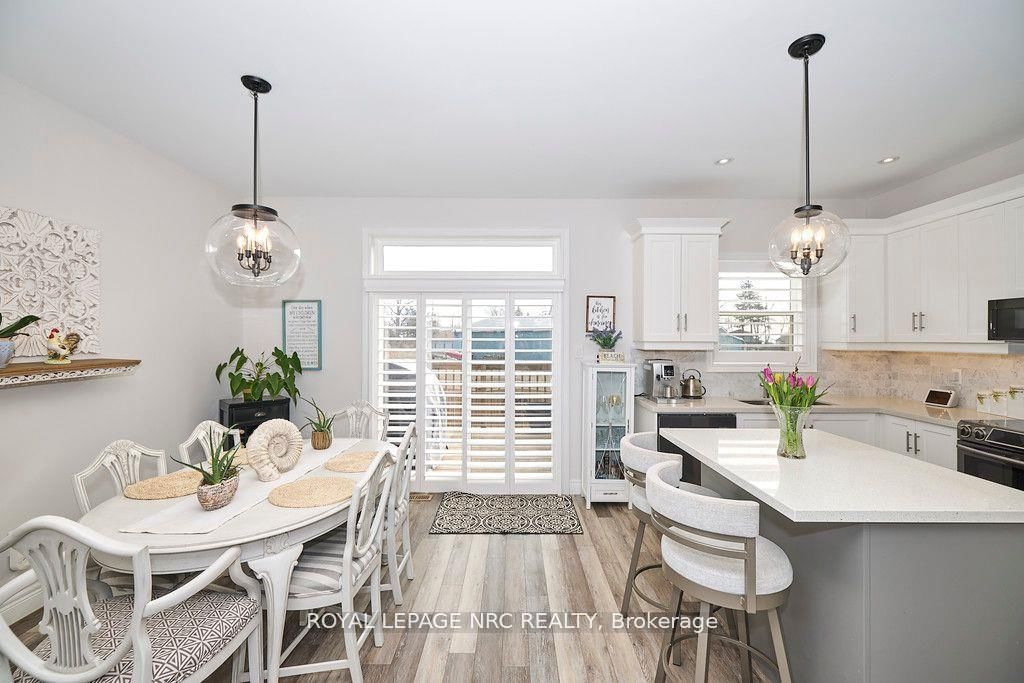 Detached House for sale at 3806 RYAN Avenue, Fort Erie, Ontario, L0S 1B0 - Crystal Beach - MLS: X12953720