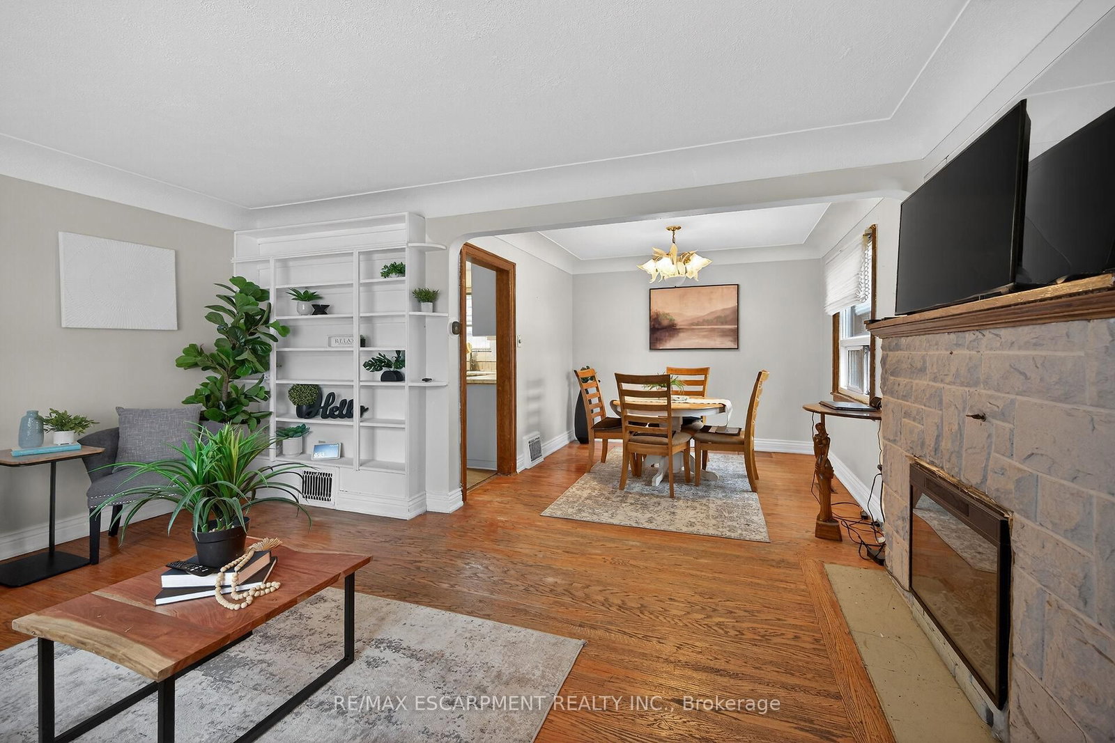 Detached House for sale at 144 Hunter Street, Hamilton, Ontario, L8P 1R1 - Durand - MLS: X12953736