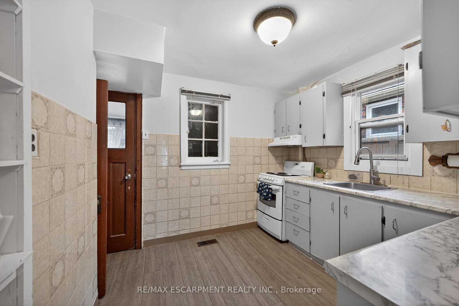 Detached House for sale at 144 Hunter Street, Hamilton, Ontario, L8P 1R1 - Durand - MLS: X12953736