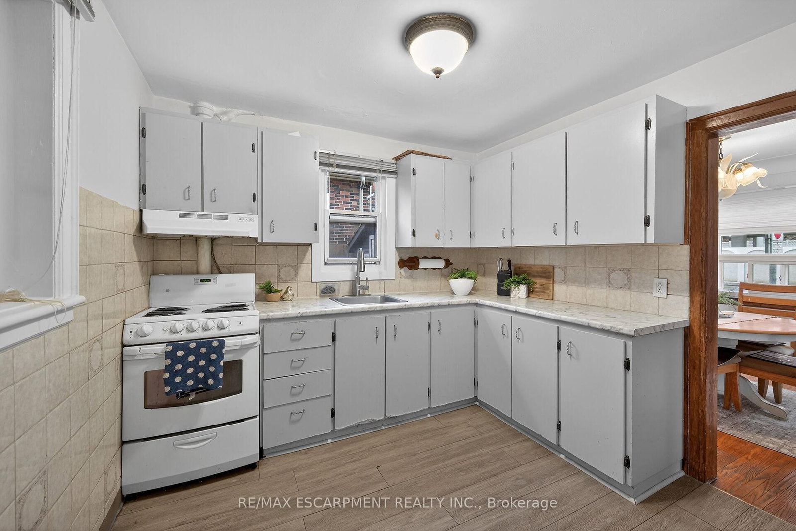 Detached House for sale at 144 Hunter Street, Hamilton, Ontario, L8P 1R1 - Durand - MLS: X12953736