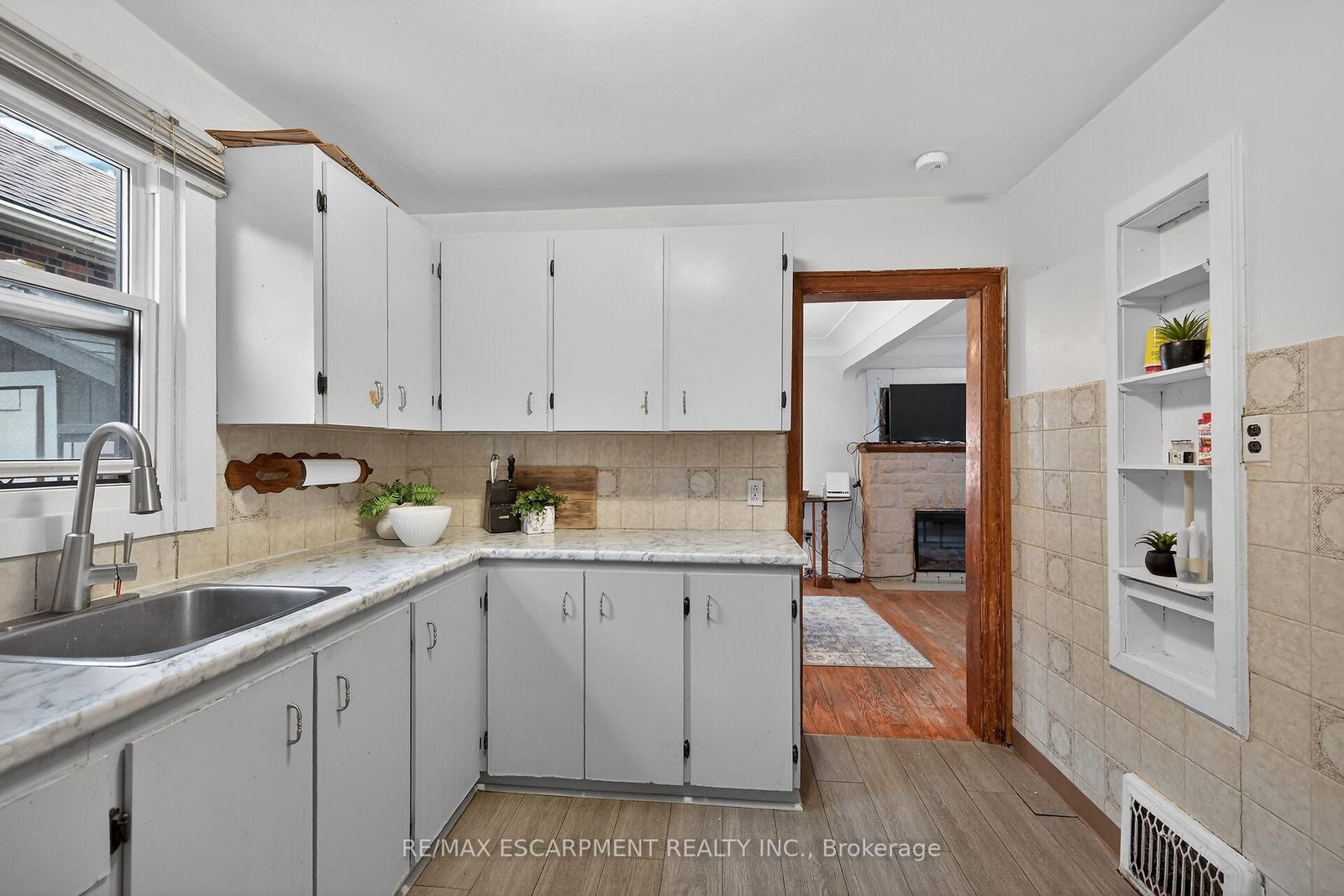 Detached House for sale at 144 Hunter Street, Hamilton, Ontario, L8P 1R1 - Durand - MLS: X12953736