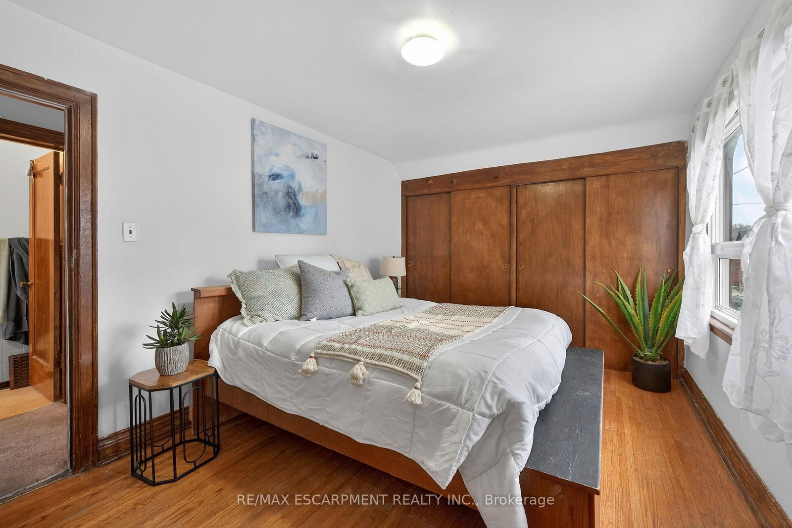 Detached House for sale at 144 Hunter Street, Hamilton, Ontario, L8P 1R1 - Durand - MLS: X12953736