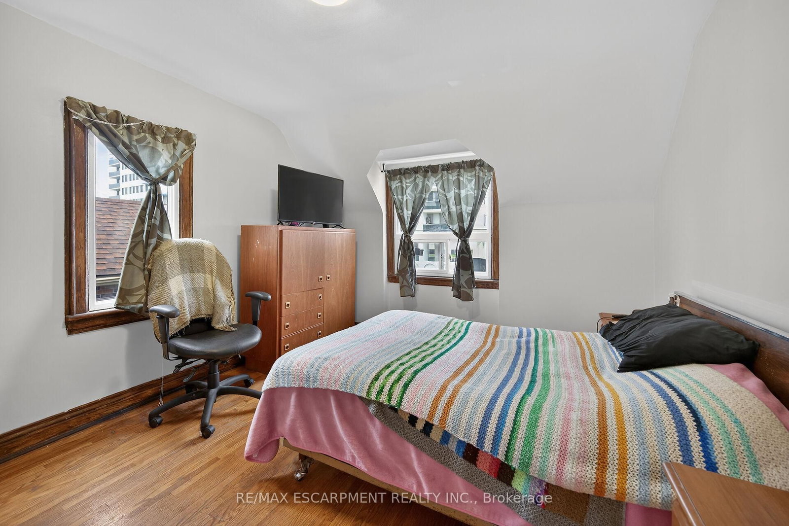 Detached House for sale at 144 Hunter Street, Hamilton, Ontario, L8P 1R1 - Durand - MLS: X12953736