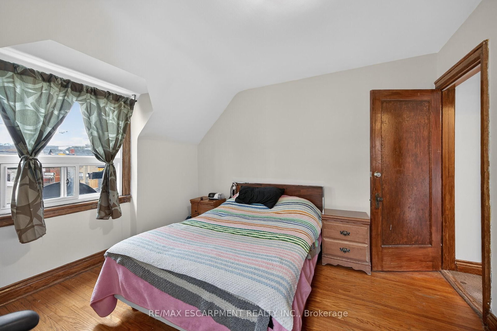 Detached House for sale at 144 Hunter Street, Hamilton, Ontario, L8P 1R1 - Durand - MLS: X12953736