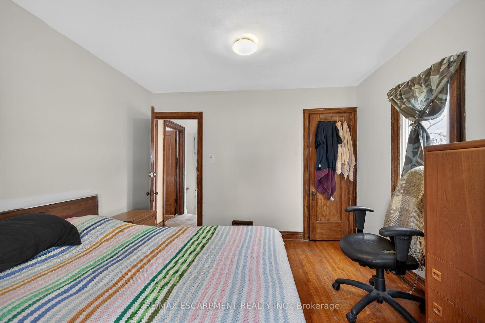 Detached House for sale at 144 Hunter Street, Hamilton, Ontario, L8P 1R1 - Durand - MLS: X12953736