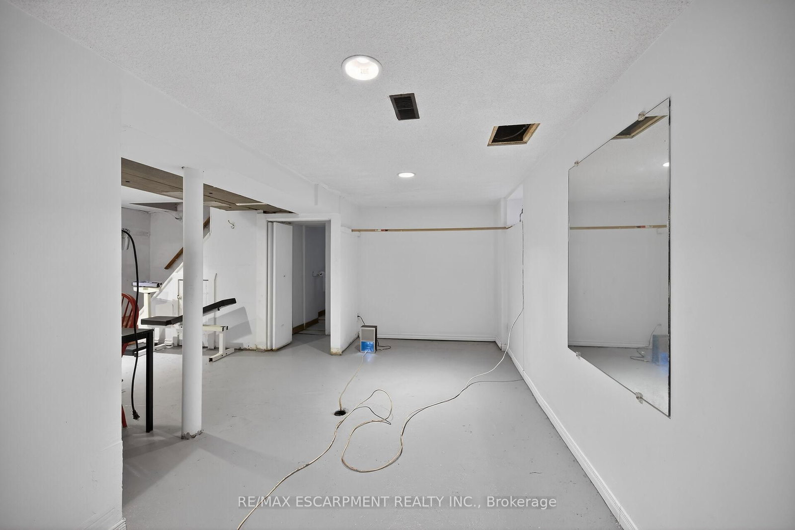 Detached House for sale at 144 Hunter Street, Hamilton, Ontario, L8P 1R1 - Durand - MLS: X12953736