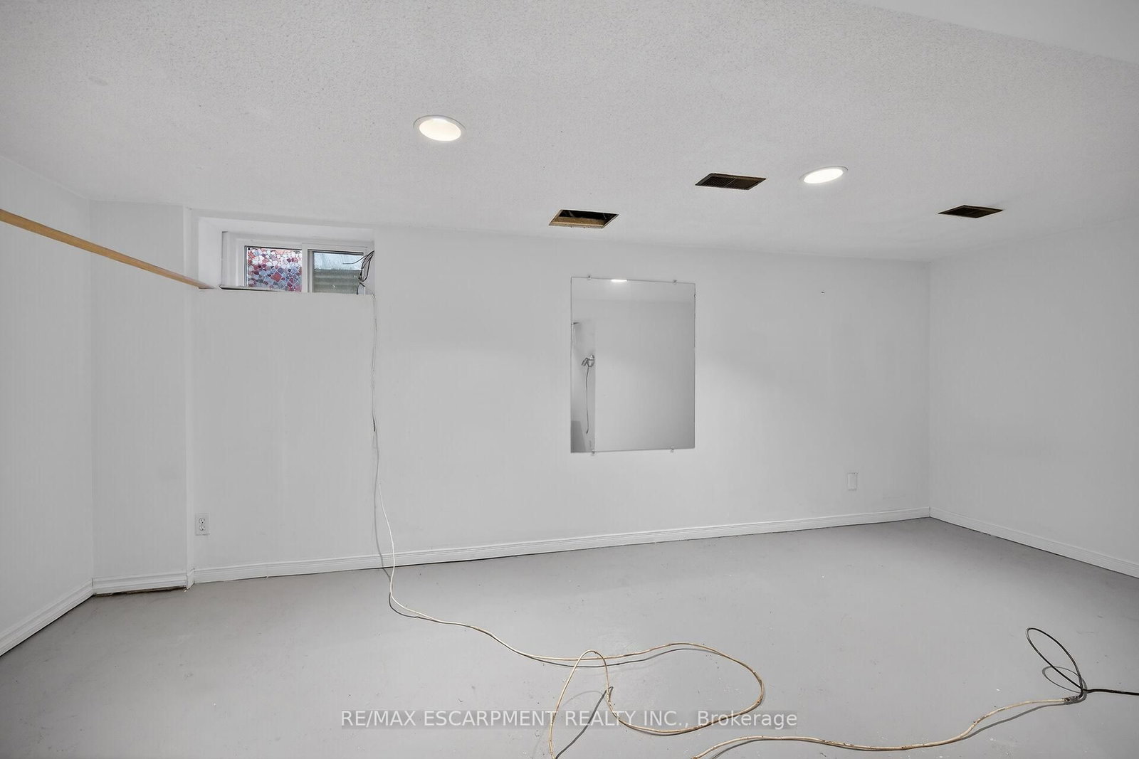 Detached House for sale at 144 Hunter Street, Hamilton, Ontario, L8P 1R1 - Durand - MLS: X12953736