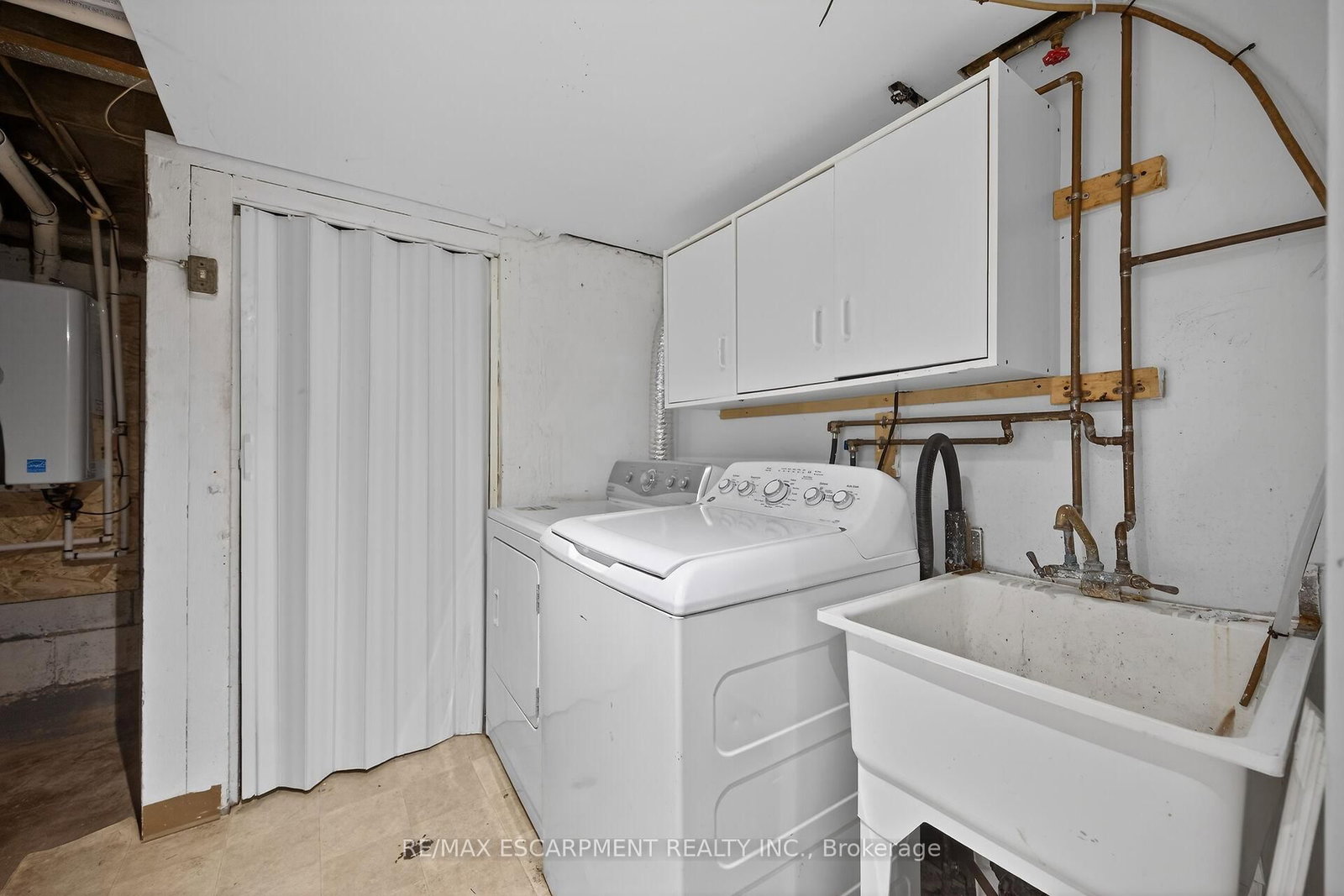 Detached House for sale at 144 Hunter Street, Hamilton, Ontario, L8P 1R1 - Durand - MLS: X12953736