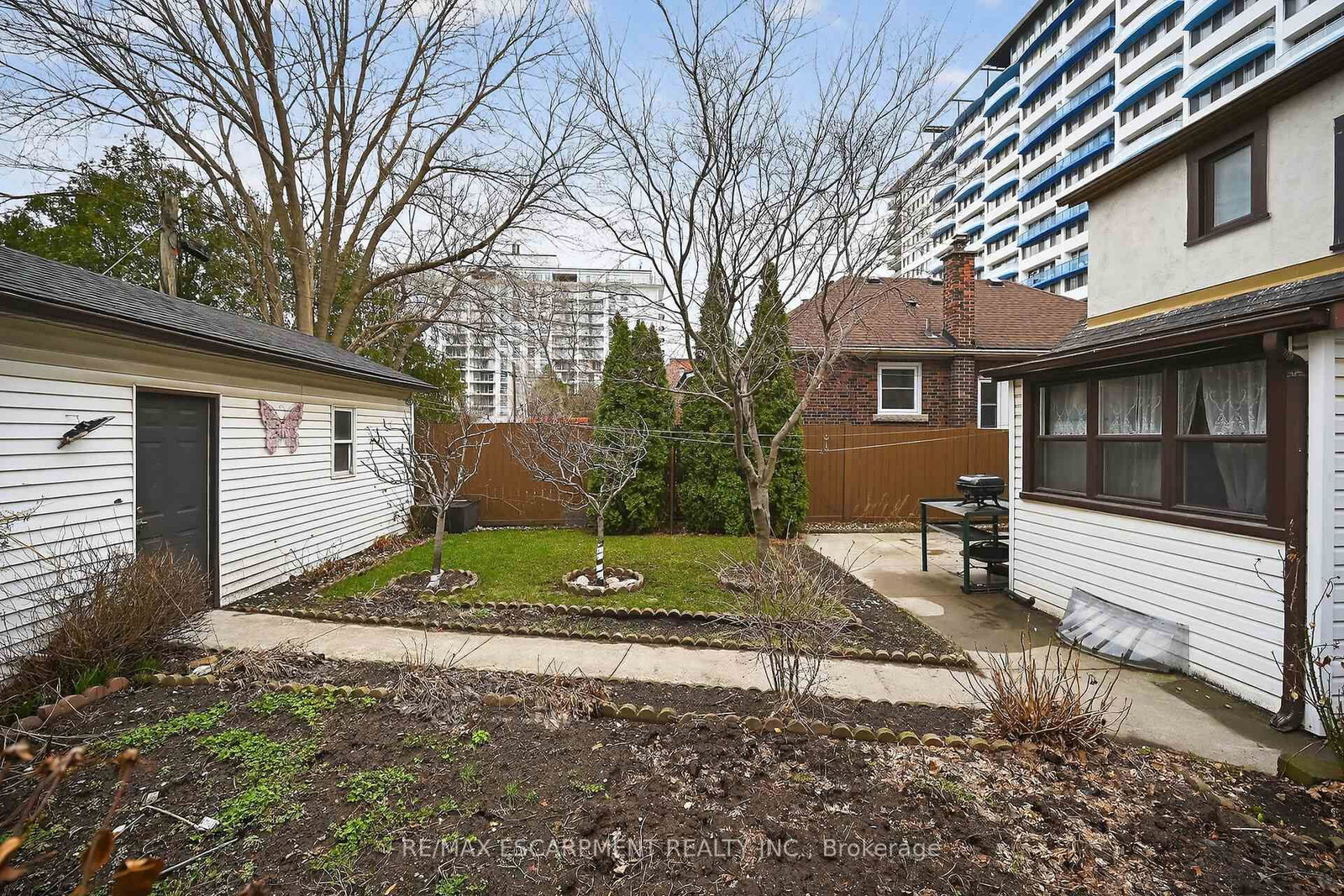 Detached House for sale at 144 Hunter Street, Hamilton, Ontario, L8P 1R1 - Durand - MLS: X12953736