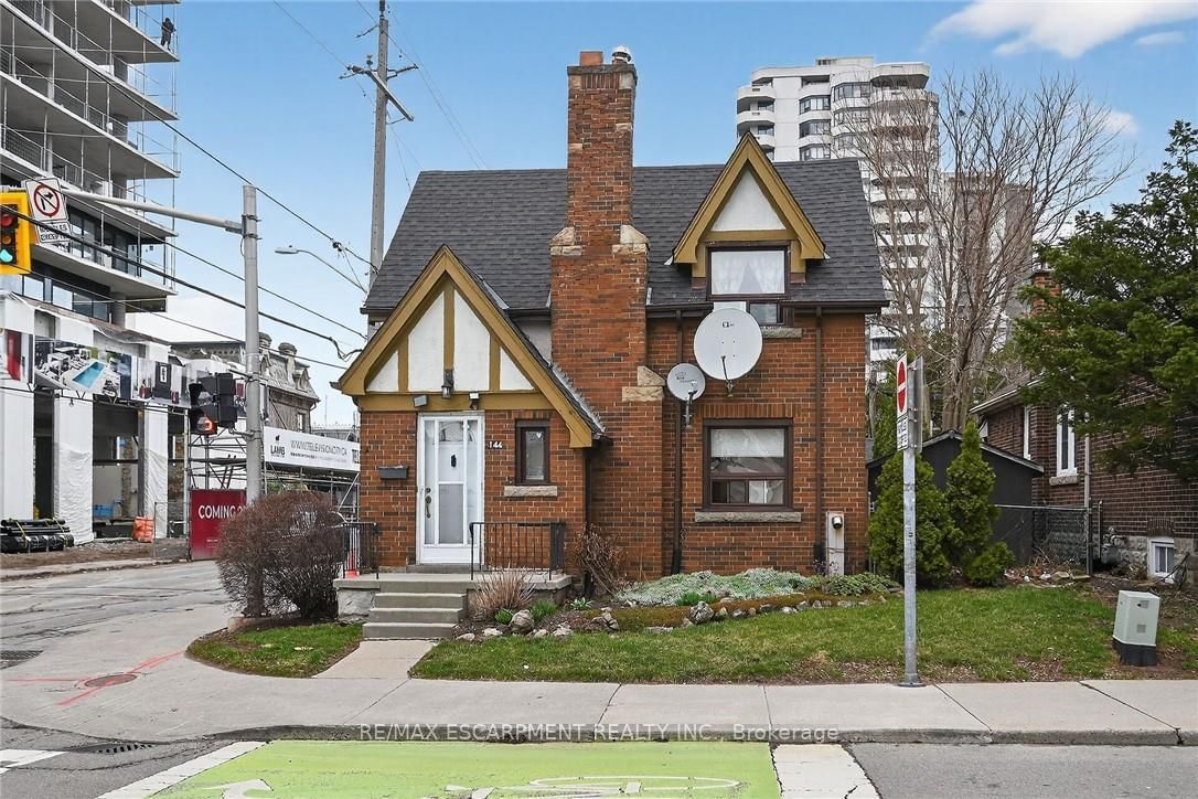 Detached House for sale at 144 Hunter Street, Hamilton, Ontario, L8P 1R1 - Durand - MLS: X12953736